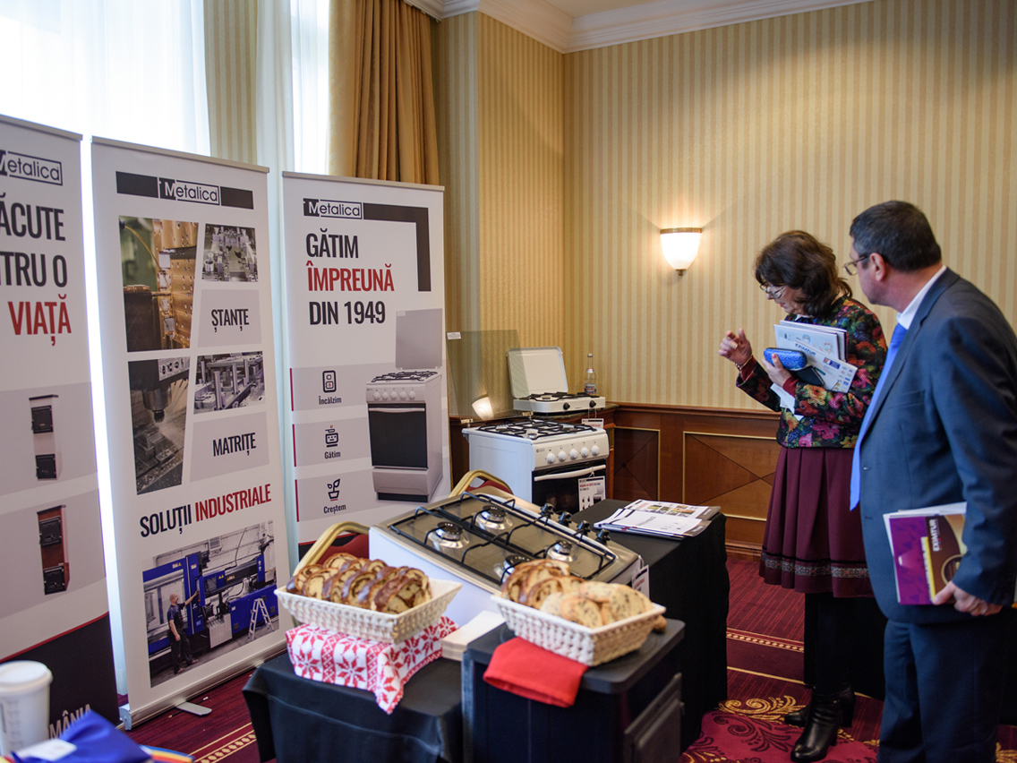 18-MetalicaBranding-half-4_3